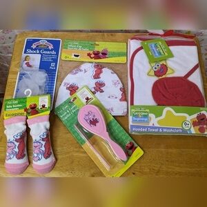 New Sesame Street gift set towel infant cap brush booties shock guard, T7MIS